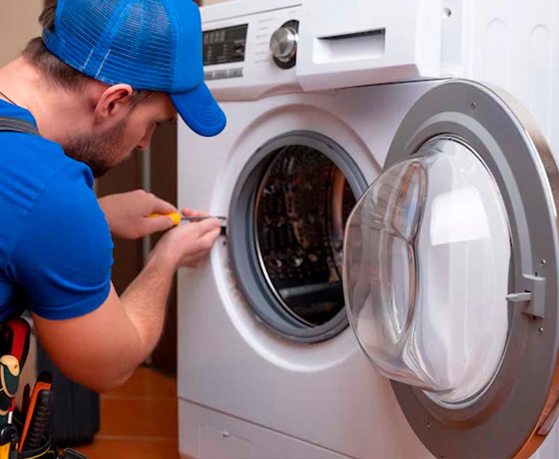 imagem de manutenção e conserto em maquina de lavar
